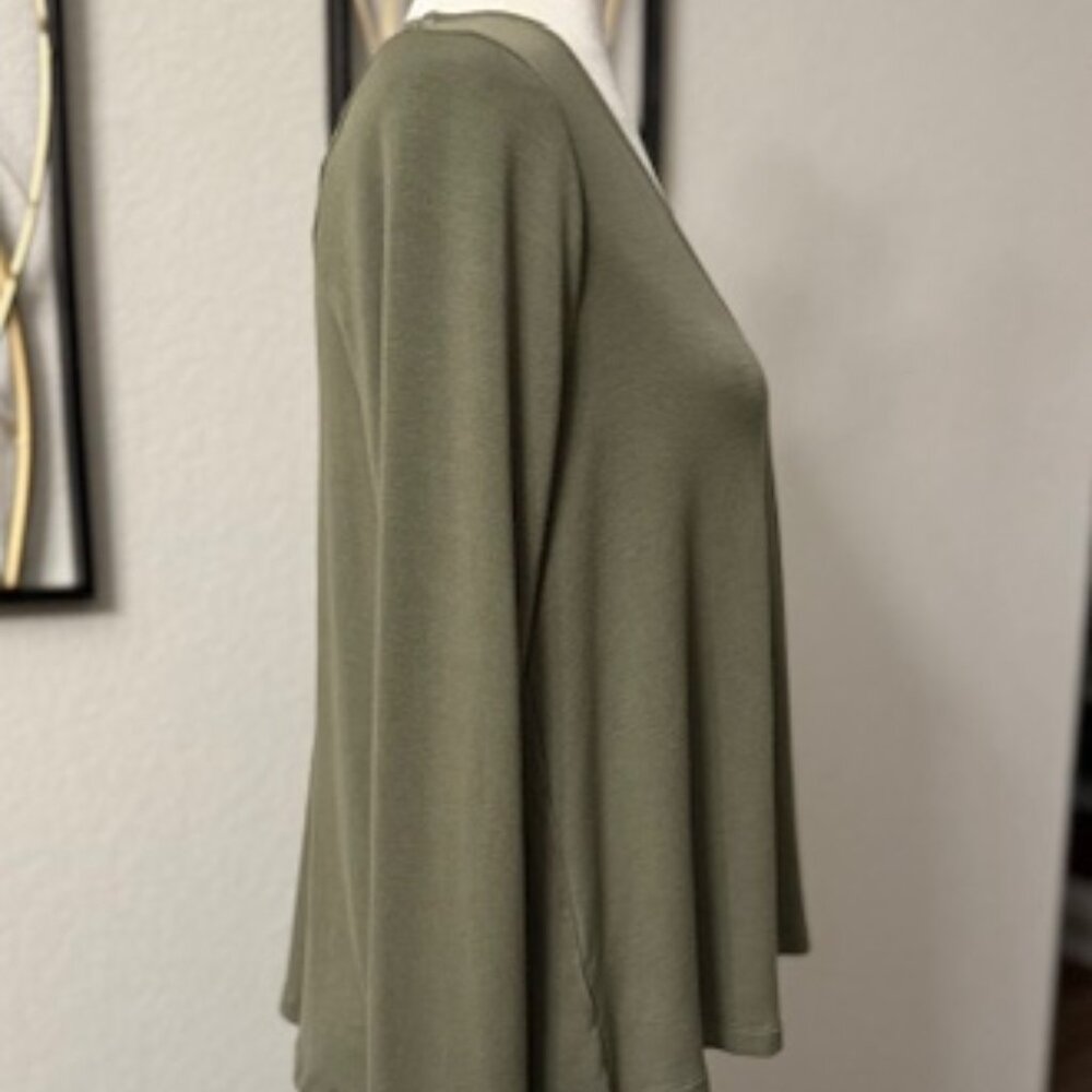 LOU & GREY V-neck Buttery Soft Top - Picture 4 of 14